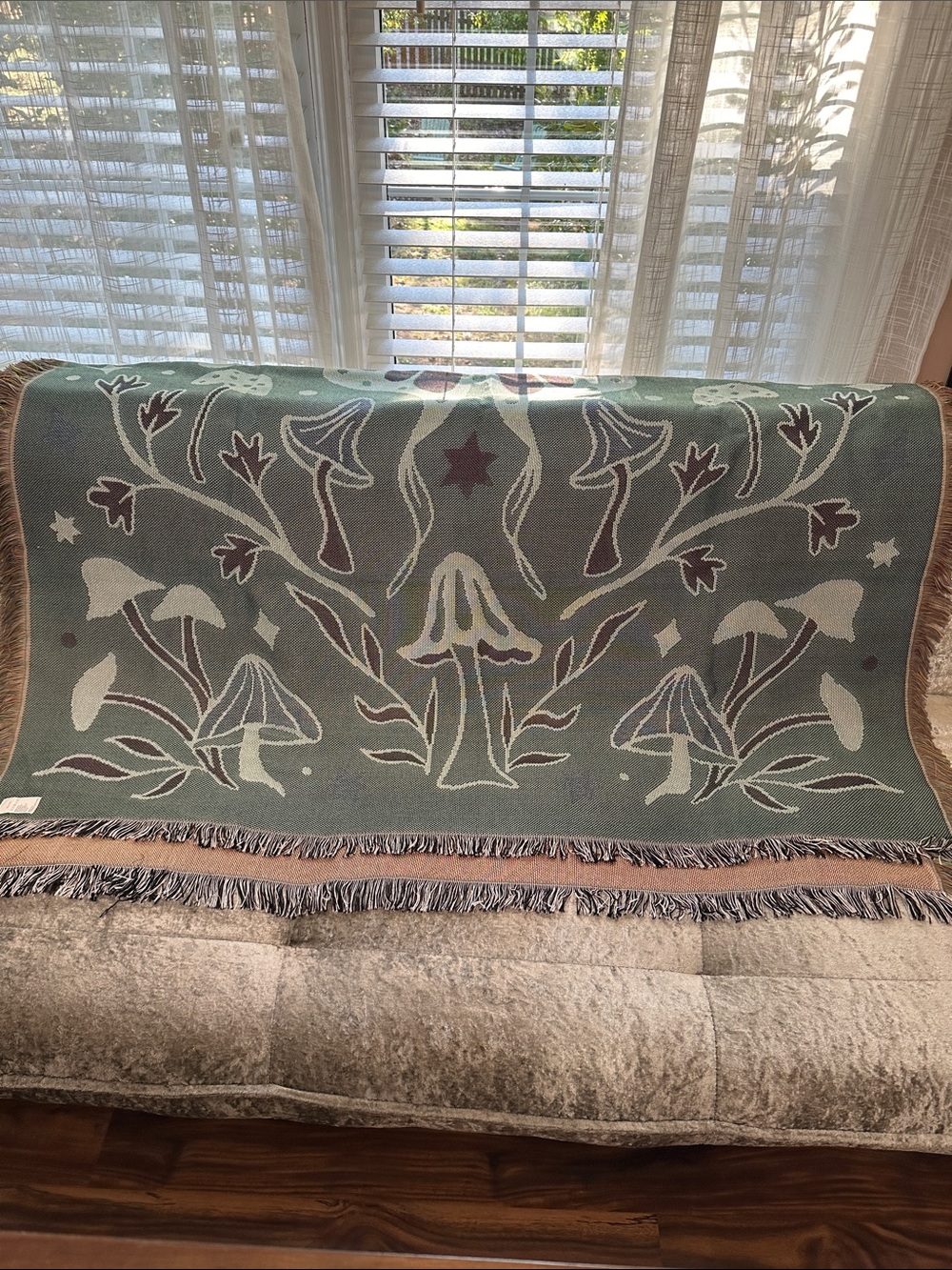 NWT Earthbound Trading Company Reversible Moth Mushroom Blanket - Picture 4 of 11